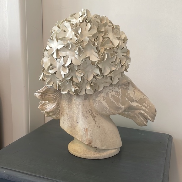 White Retro Petal Flower Rubber Swim Cap - Picture 3 of 11